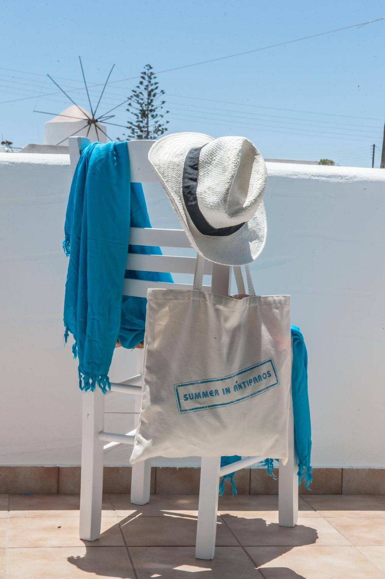 κάστρο Ξενοδοχείο με διαμερίσματα Αντίπαρος